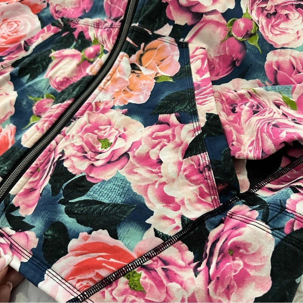 Lululemon Scuba Hoodie II Oversized Floral Rose Print Full Zip Size 6 ⭐️Rare⭐️ - Picture 13 of 16